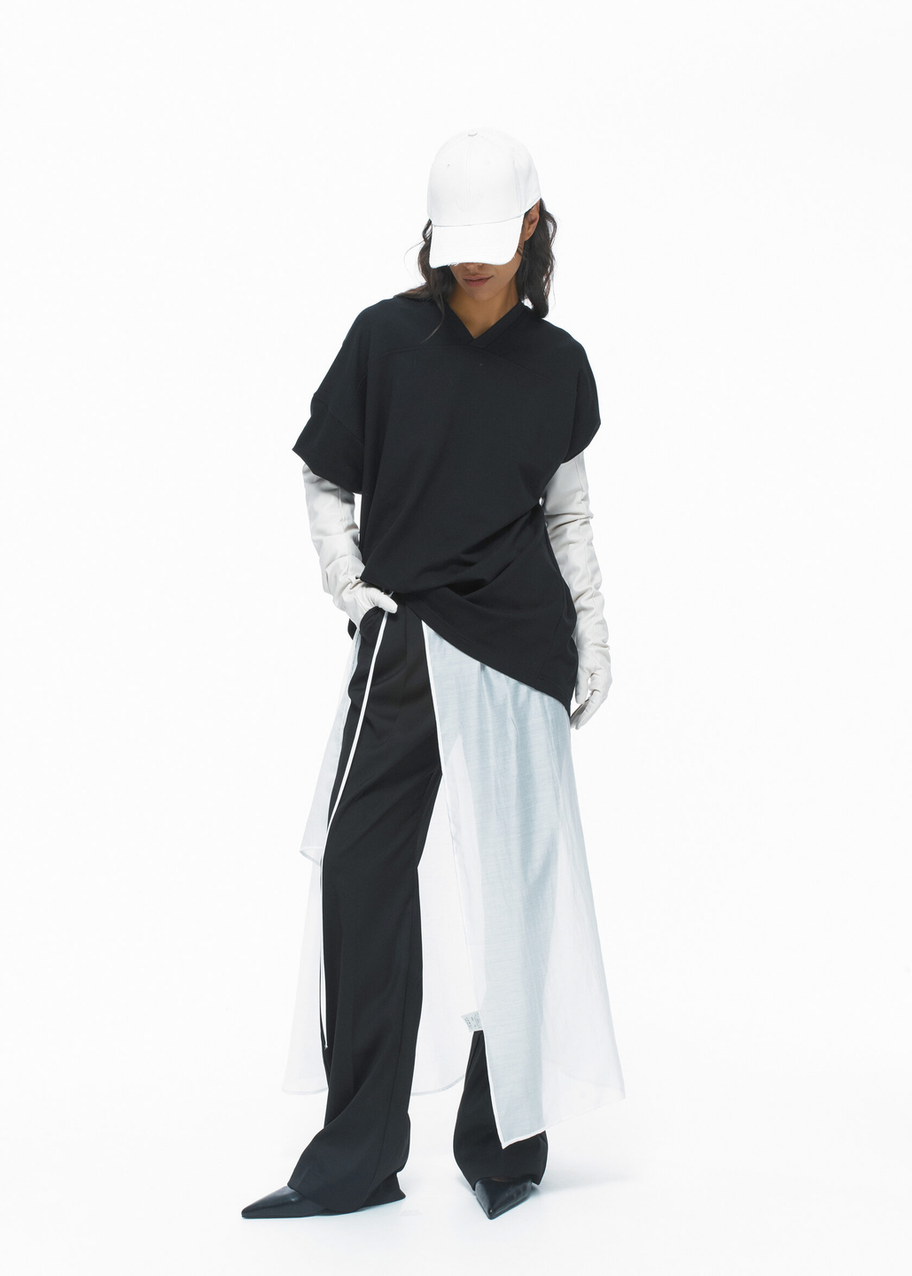 ЛОНГСЛИВ С V-ОБРАЗНЫМ ВЫРЕЗОМ